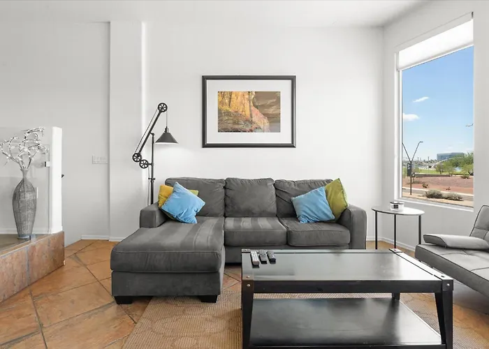 Luxury Escape Near Town & Mill Ave Apartment Tempe