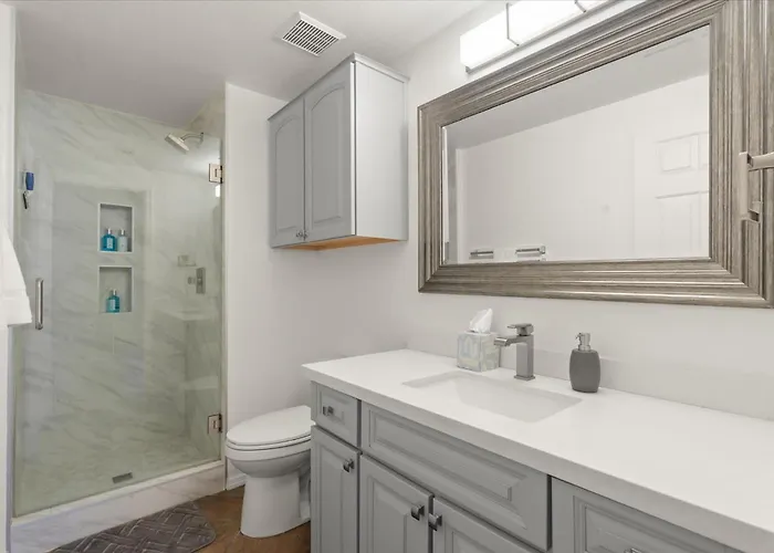Luxury Escape Near Town & Mill Ave Apartment